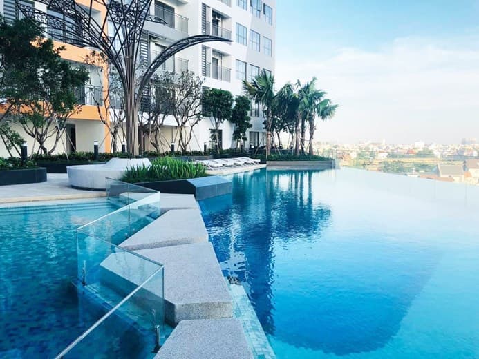 Hồ bơi tại The Sun Avenue